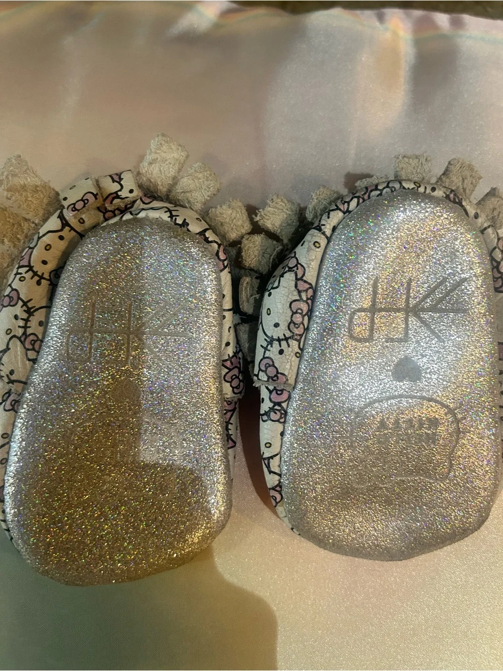 🩷 Freshly Picked x Hello Kitty limited edition size one moccasins